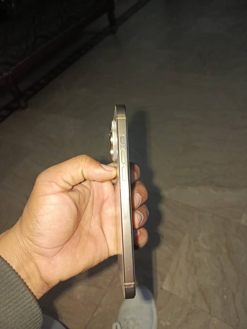 iPhone 16 pro max 6