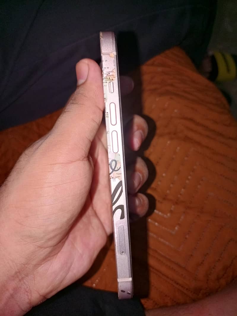 Apple iPhone 13 2