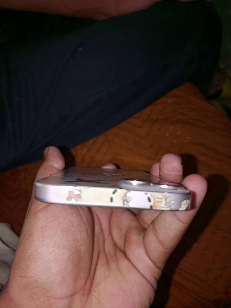 Apple iPhone 13 4