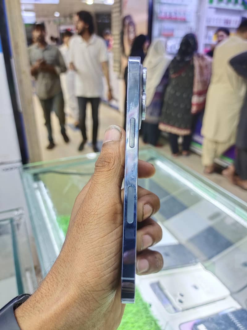 Apple iPhone 13 Pro 2