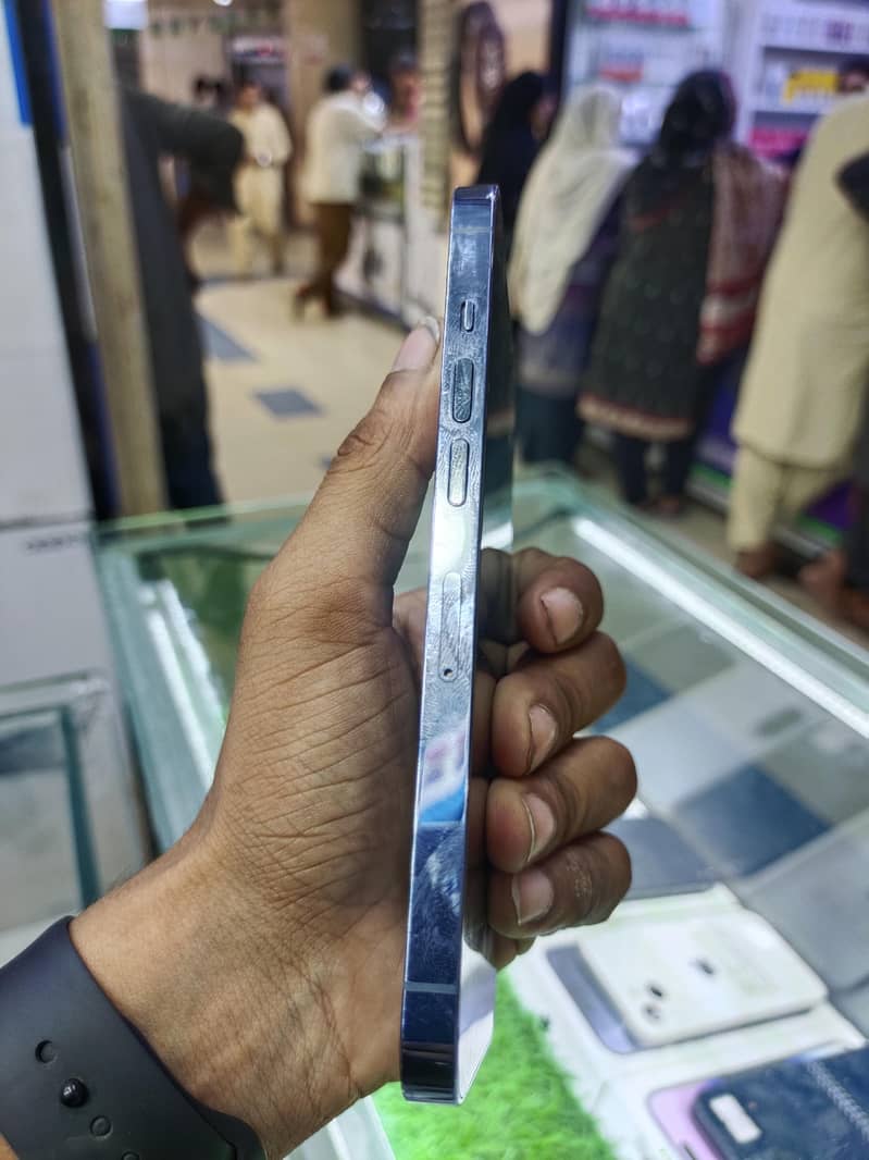 Apple iPhone 13 Pro 4