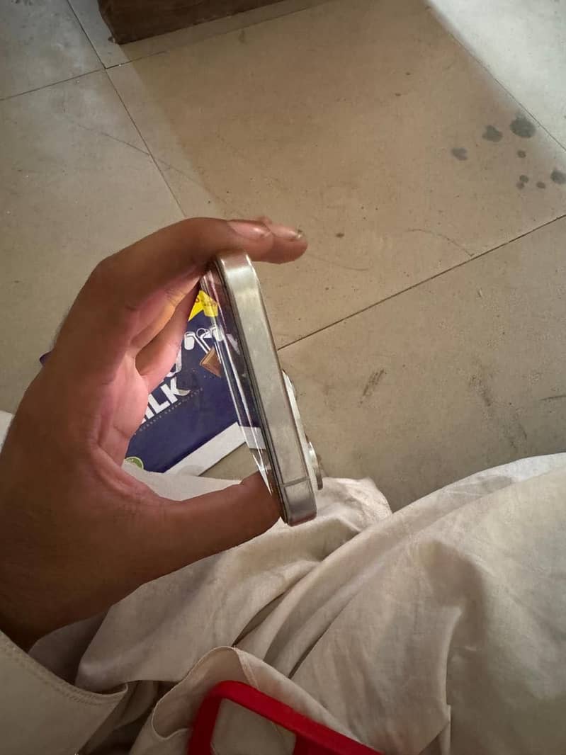iPhone 15 pro max 3