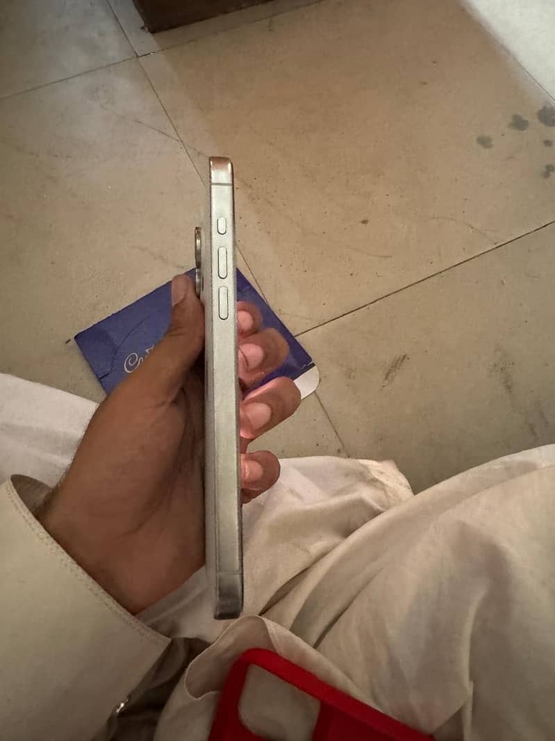 iPhone 15 pro max 4