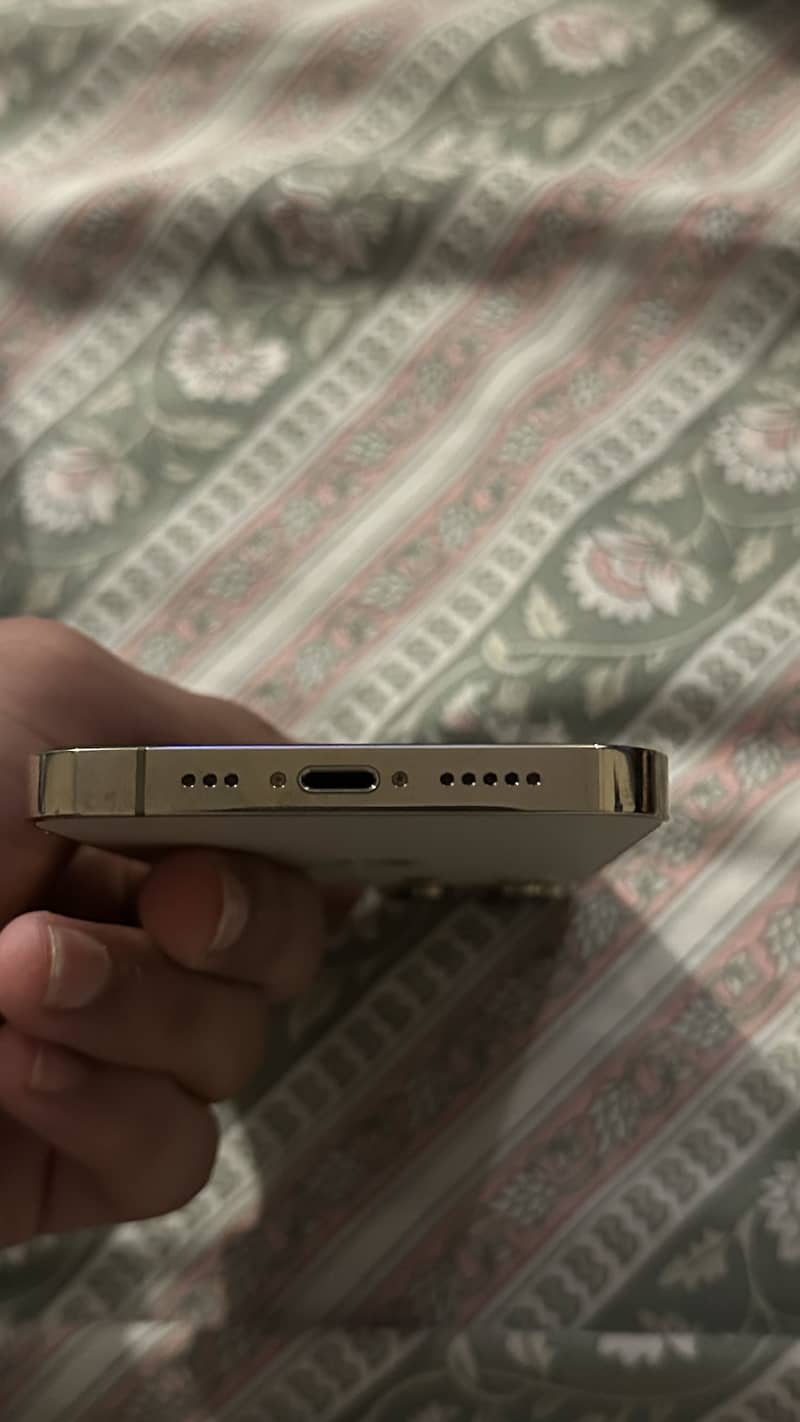 Apple iPhone 13 Pro 4