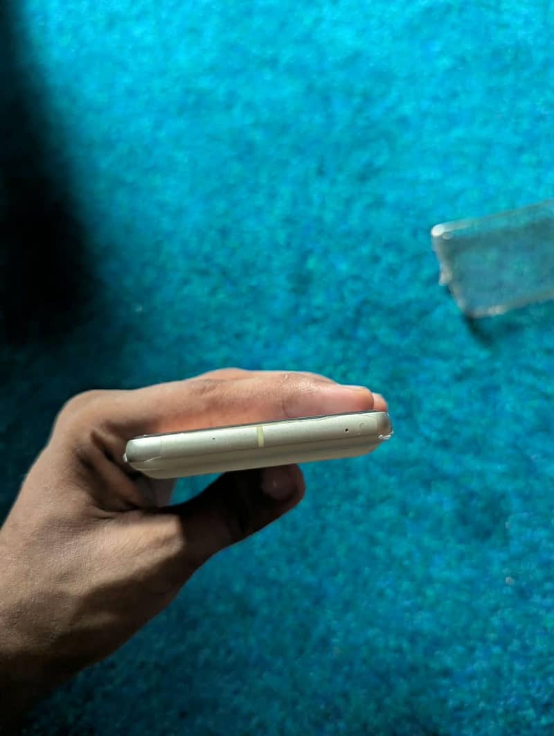 Google Pixel 7 4