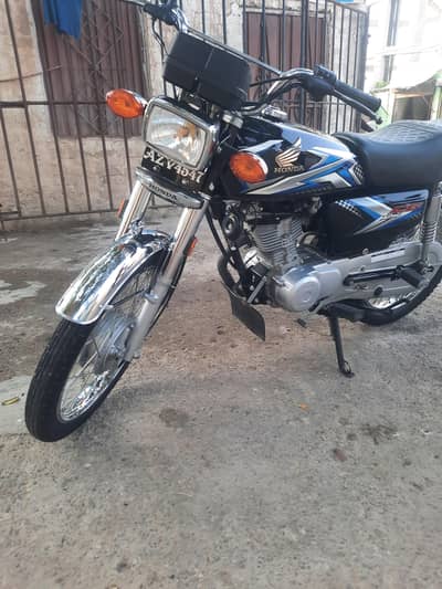 i sell my honda cg 125 10/10 condtion. . 03136185050