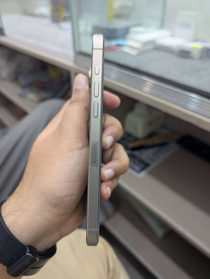 Apple iPhone 15 Pro Max 0