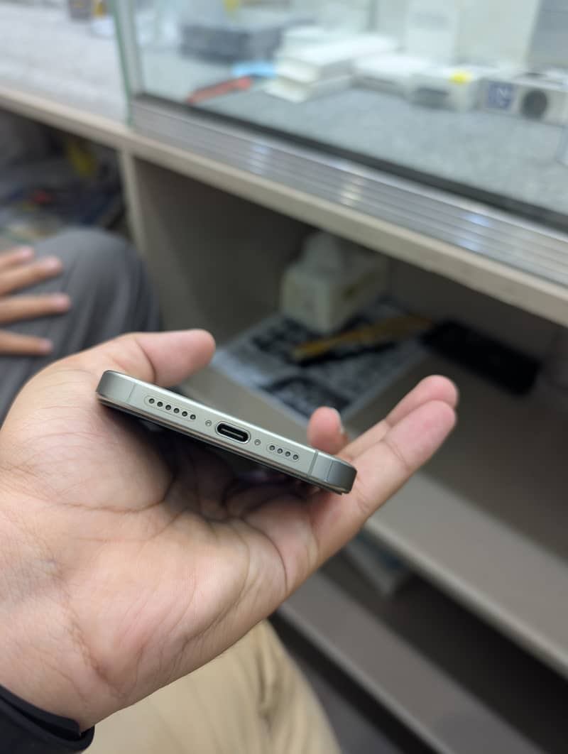 Apple iPhone 15 Pro Max 1