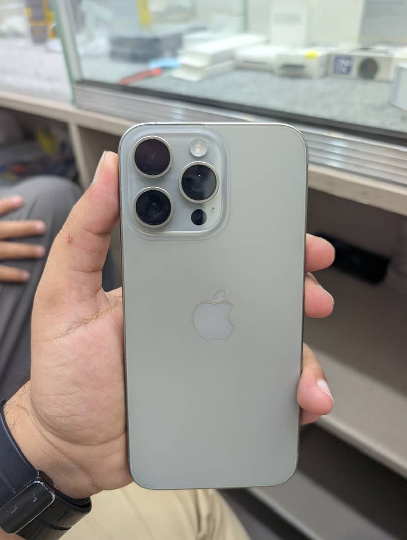 Apple iPhone 15 Pro Max 2