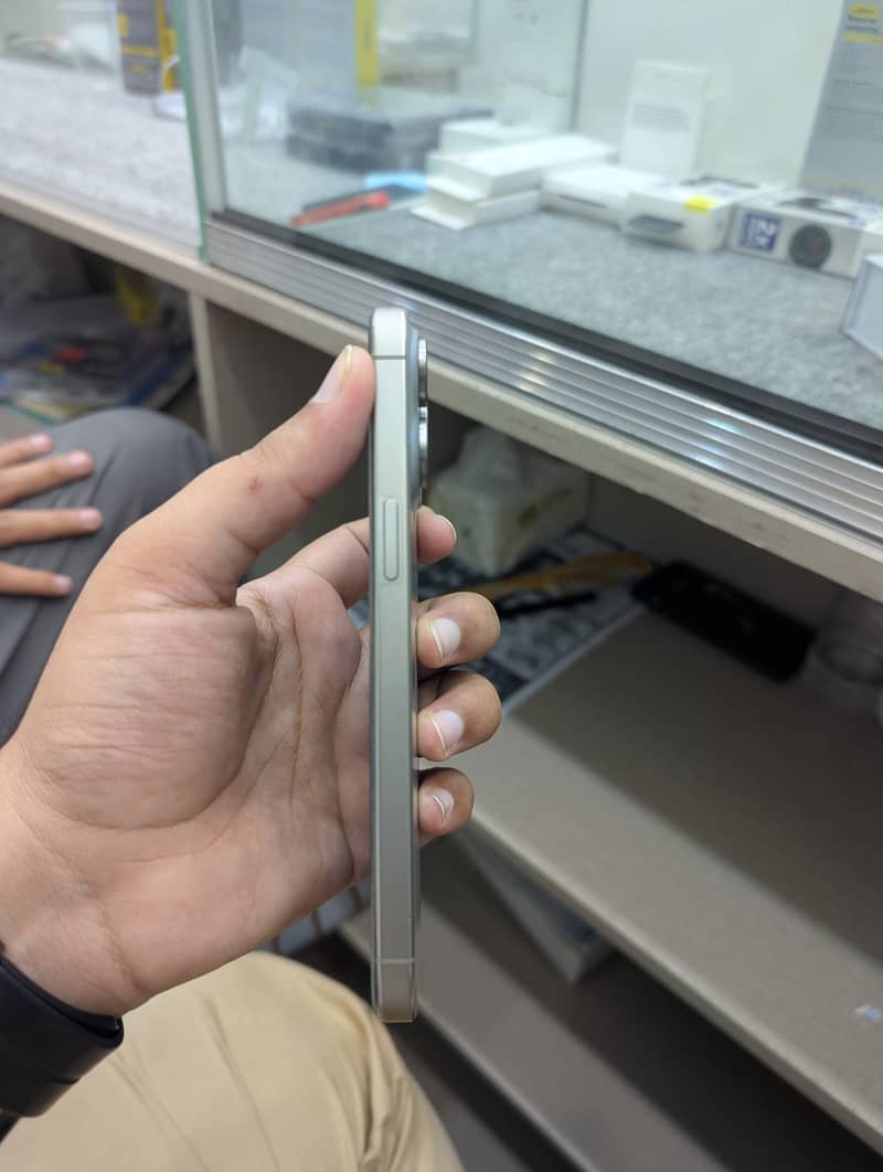 Apple iPhone 15 Pro Max 3
