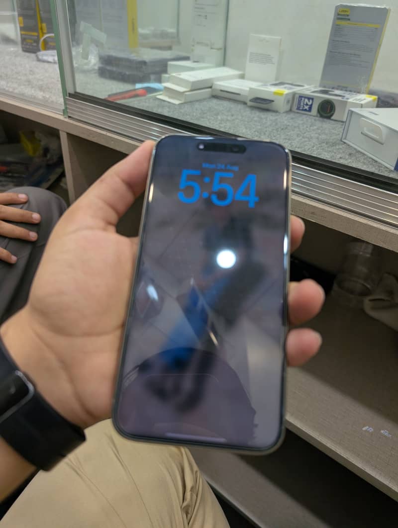 Apple iPhone 15 Pro Max 4
