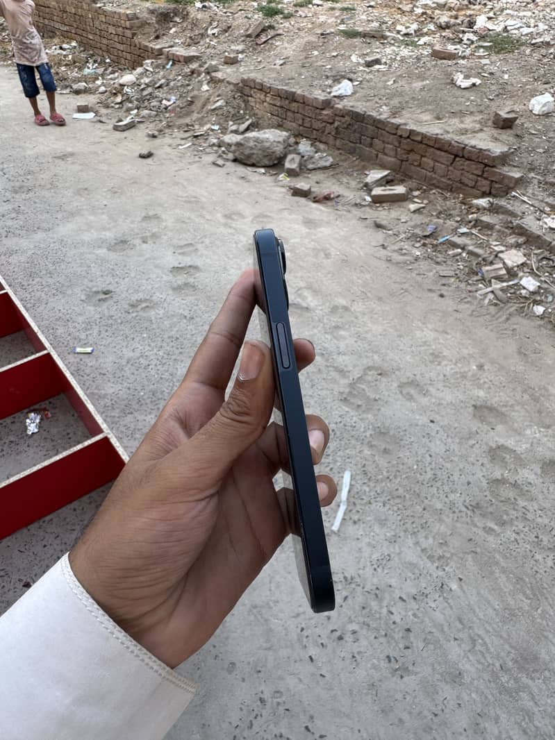Apple iPhone 13 6