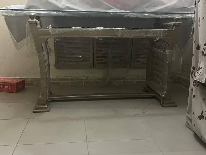 Dining table 0