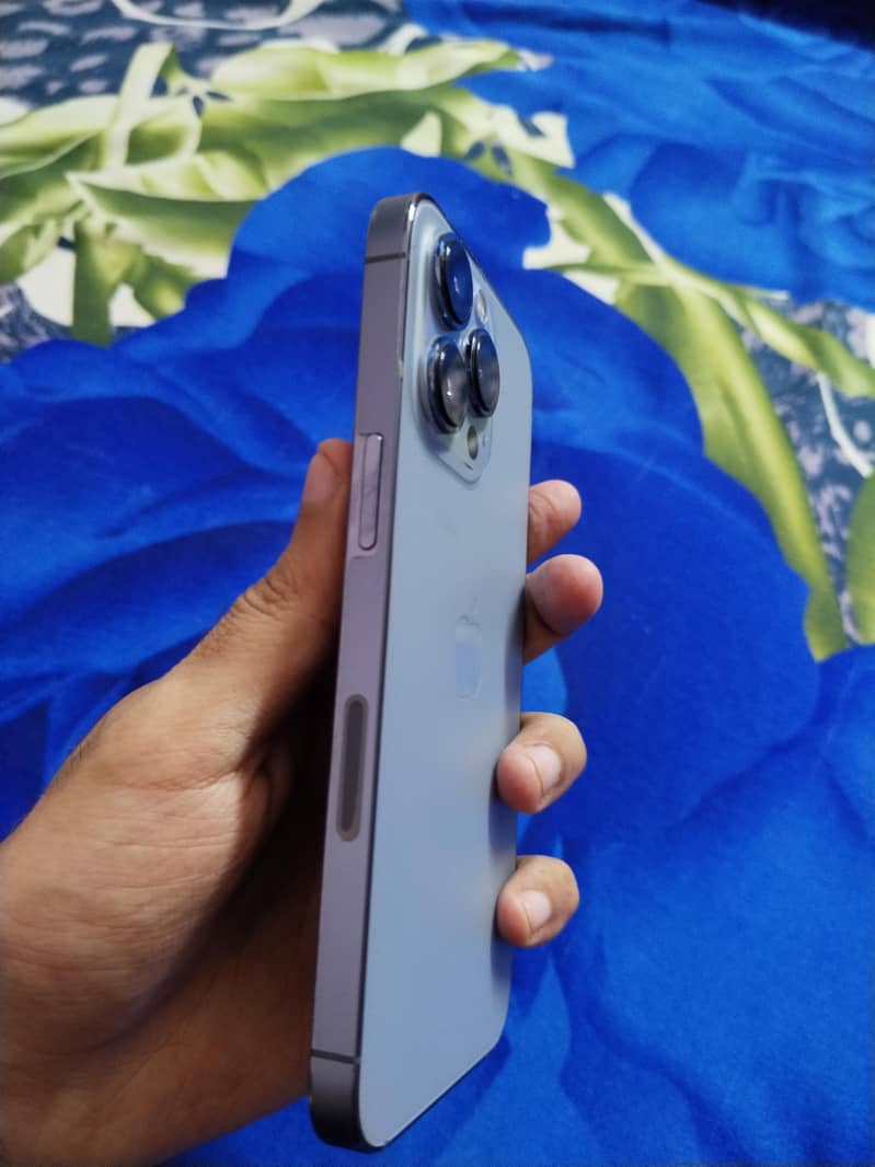Apple iPhone 13 Pro 3