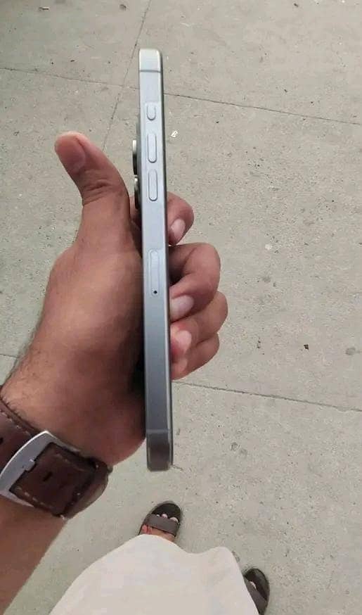 Apple iPhone 15 Pro Max 3
