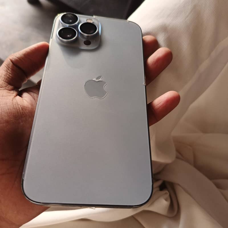 Apple iPhone 13 Pro Max 4