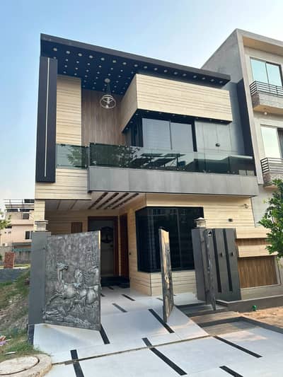 Brand New 5 Marla Ultra Luxury House for Sale in Park View City