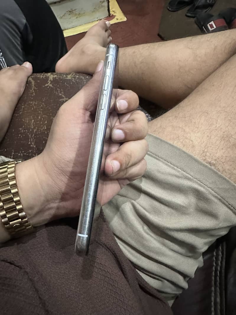 Apple iPhone X 3