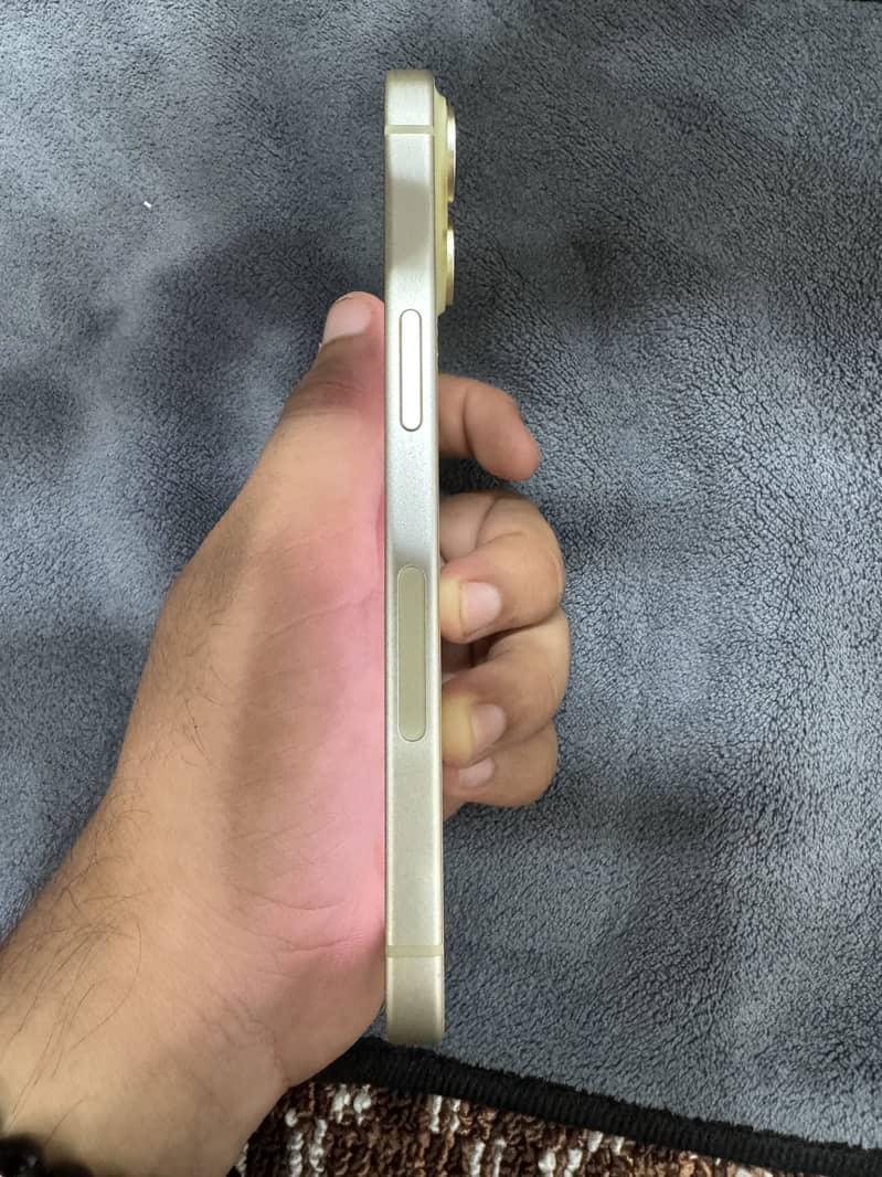 Apple iPhone 15 3