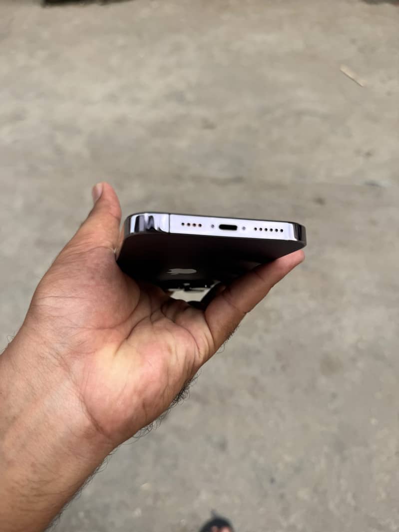 Apple iPhone 14 Pro Max 4