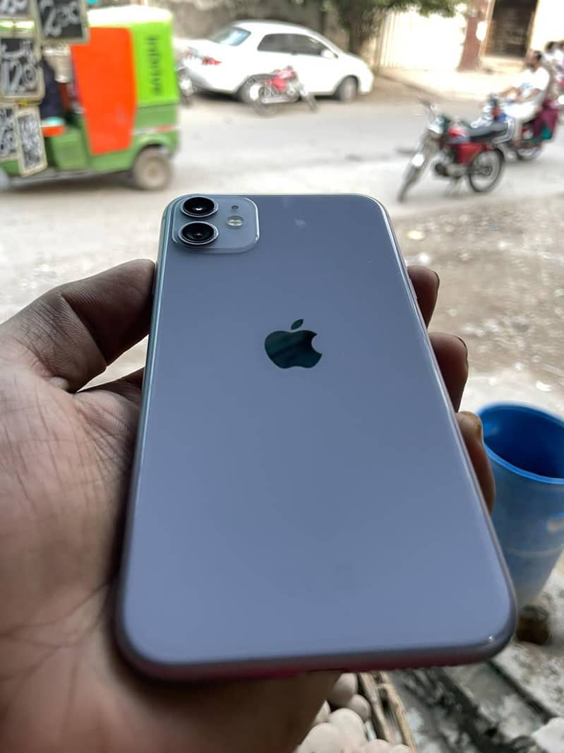Apple iPhone 11 3