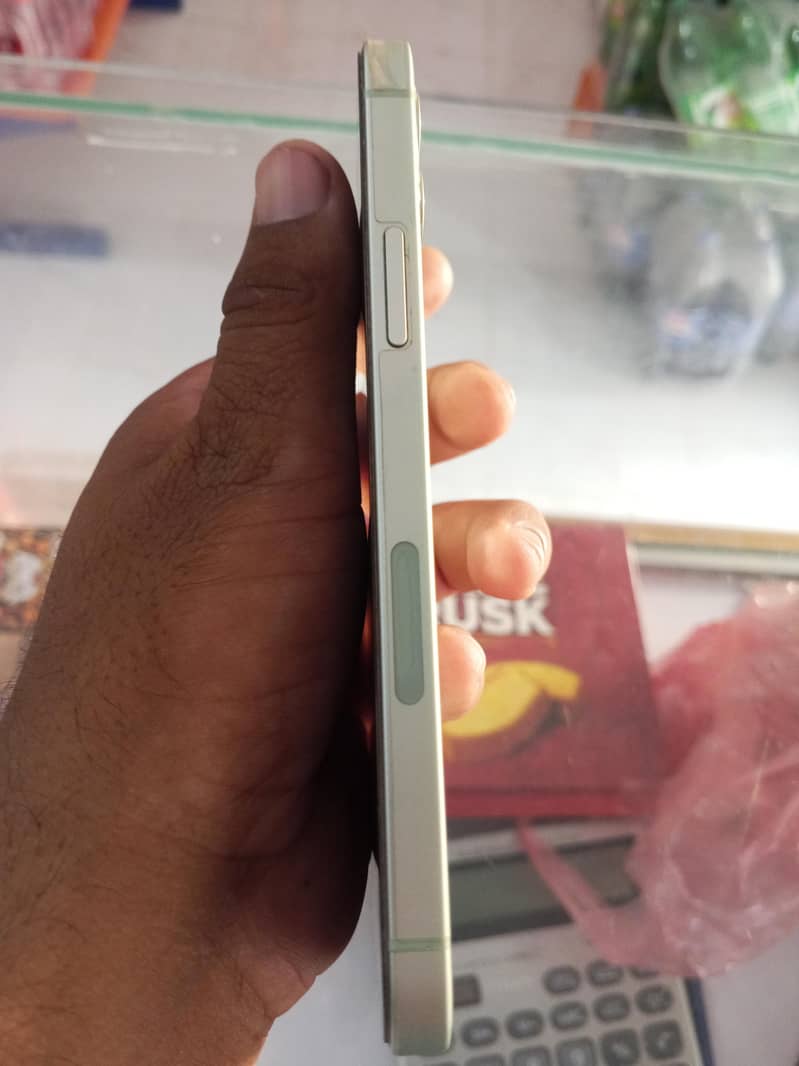 Apple iPhone 12 3