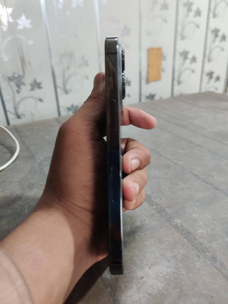 Apple iPhone 13 Pro 2