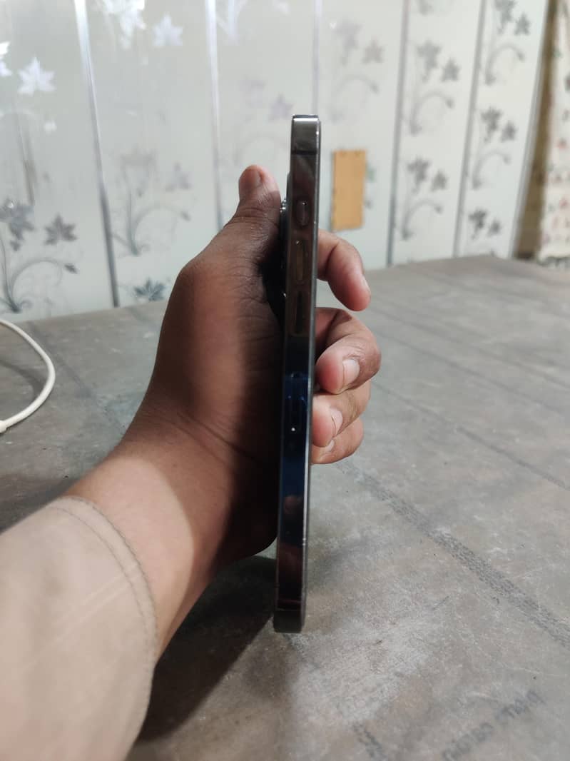 Apple iPhone 13 Pro 4