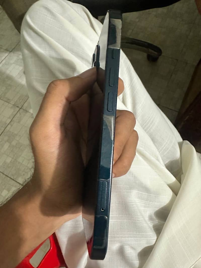 Apple iPhone 13 3