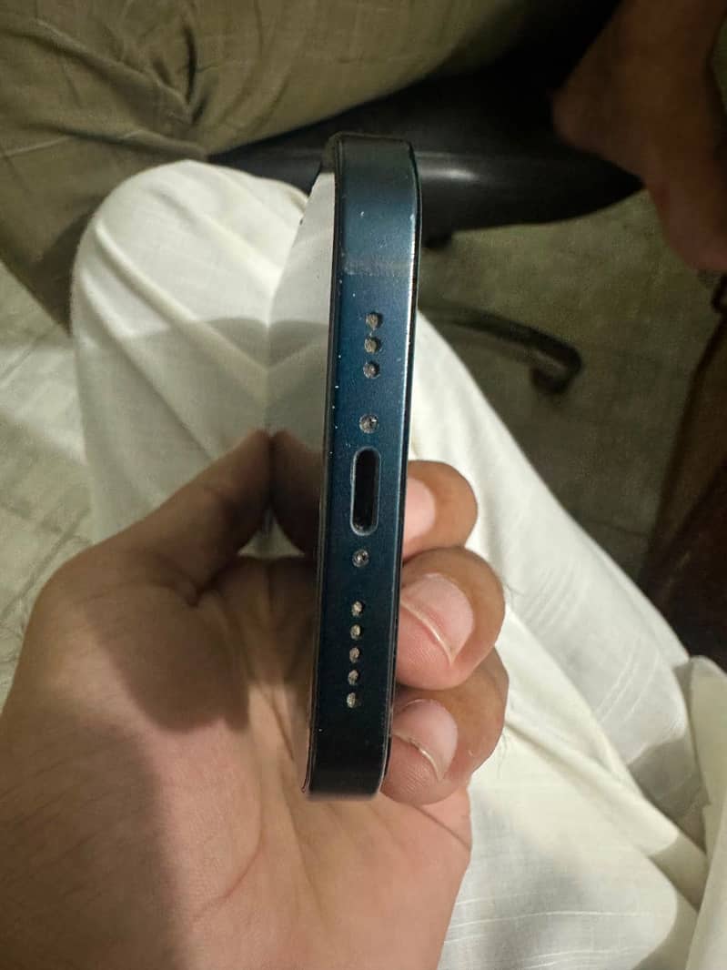 Apple iPhone 13 4