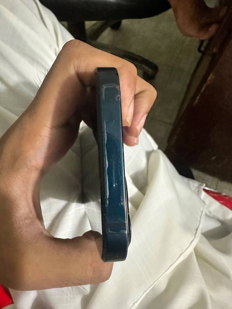 Apple iPhone 13 5