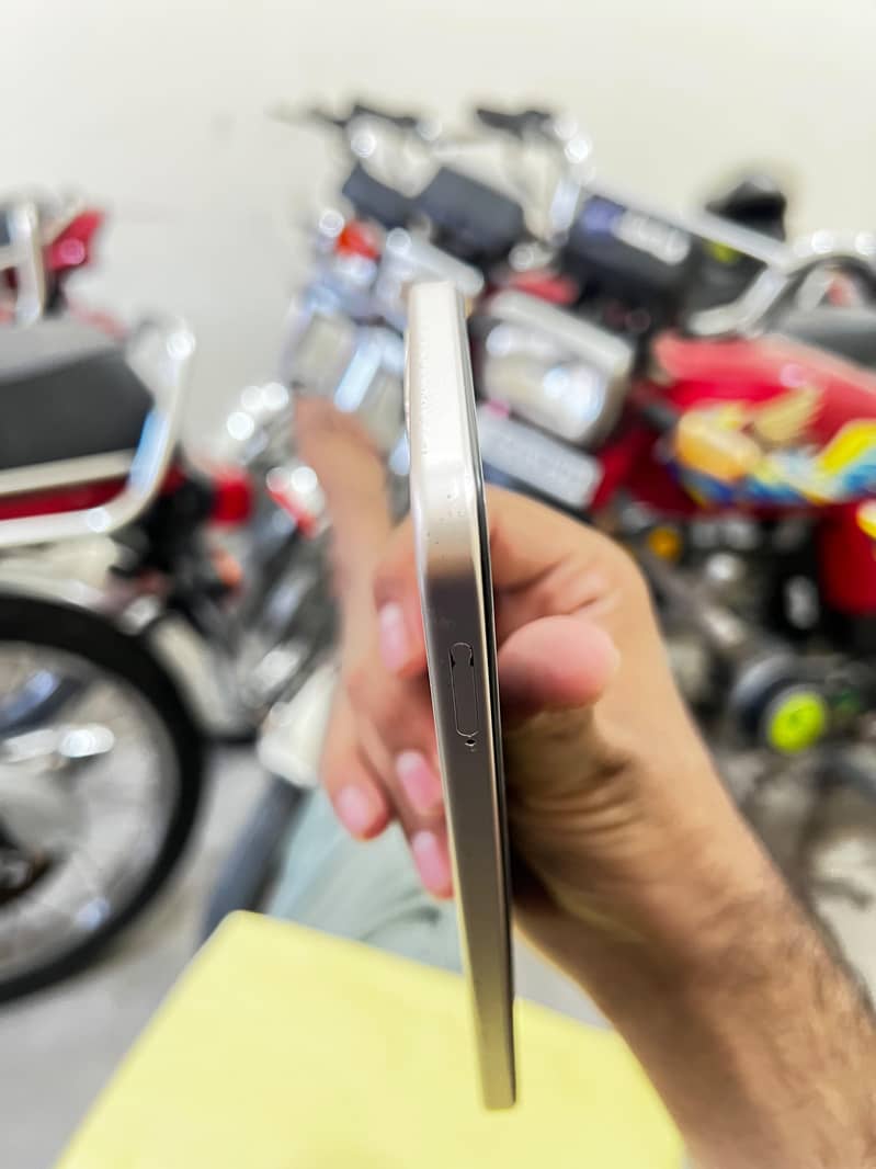OPPO A6 8