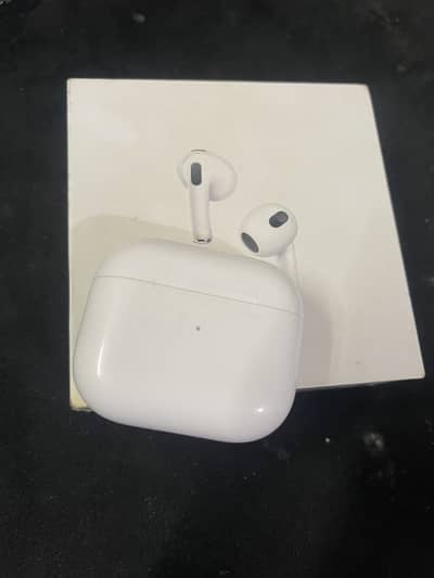 Apple AirPods 3rd gen 9/10 conditon original