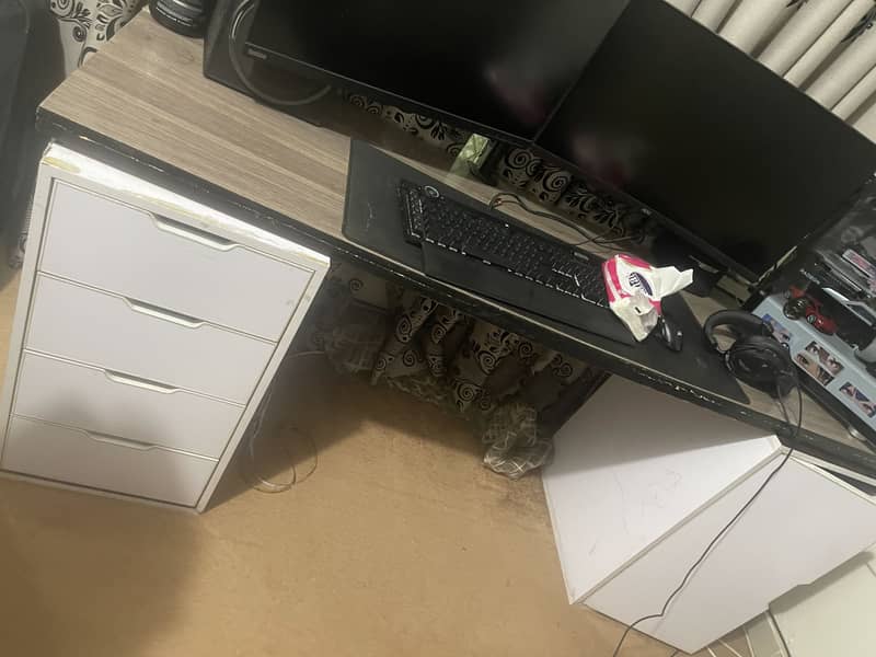 Computer table 1