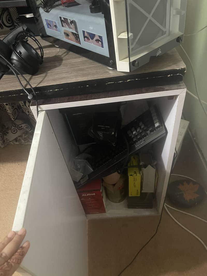 Computer table 3