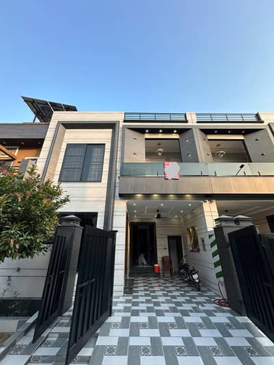Step Inside This Luxury 5 Marla Modern House in Diamond Block.