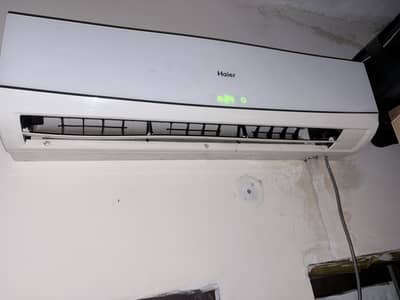 Hair 1.5 ton AC in excellent condition
