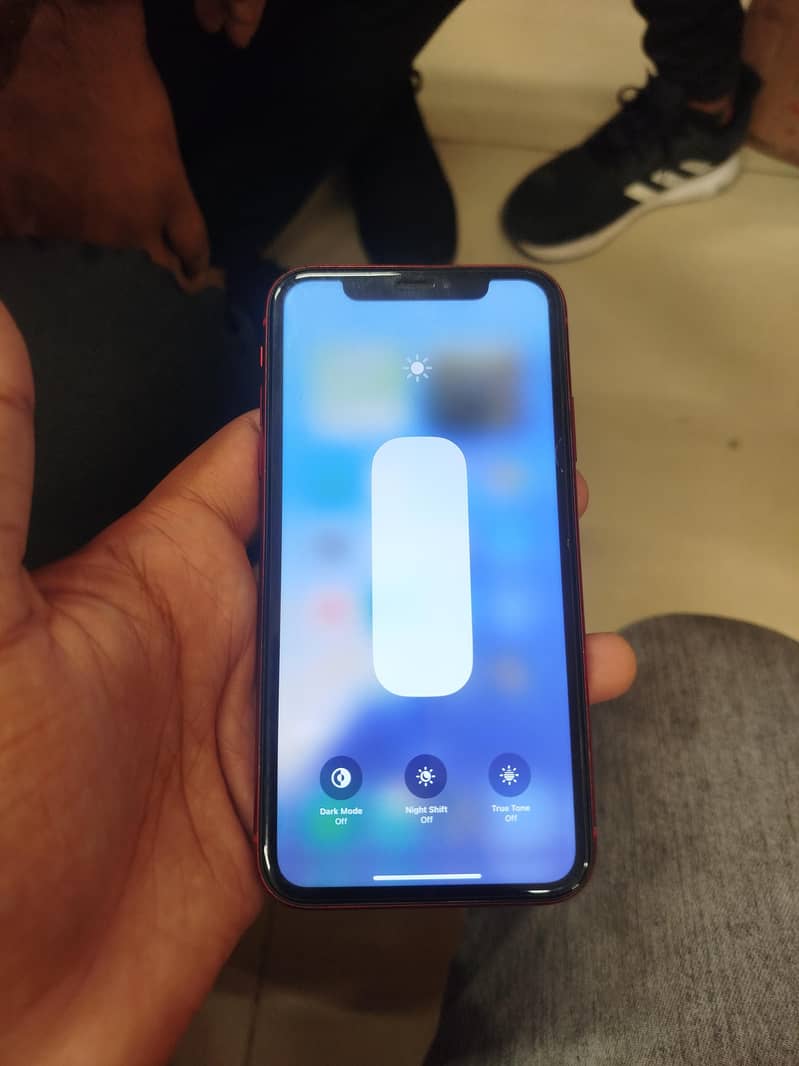 iphone XR 8