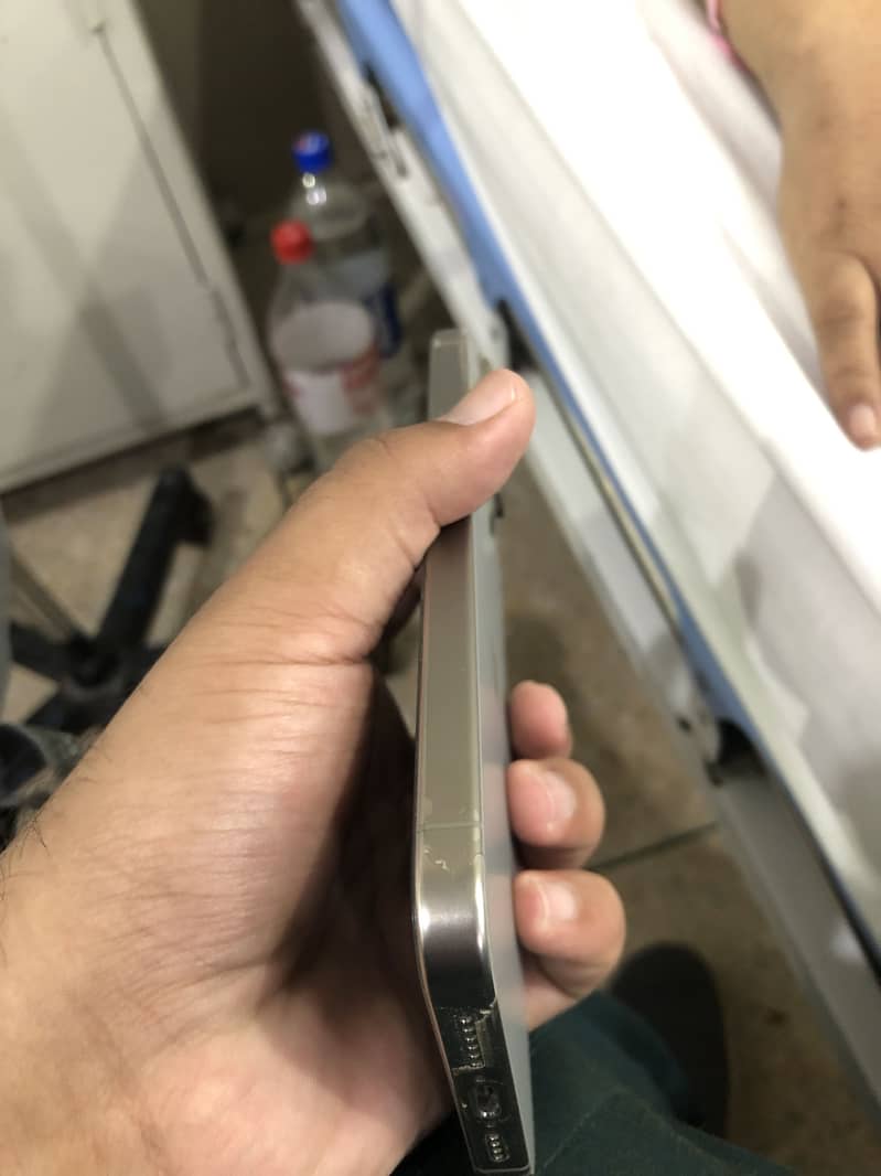 Apple iPhone 15 Pro Max 3