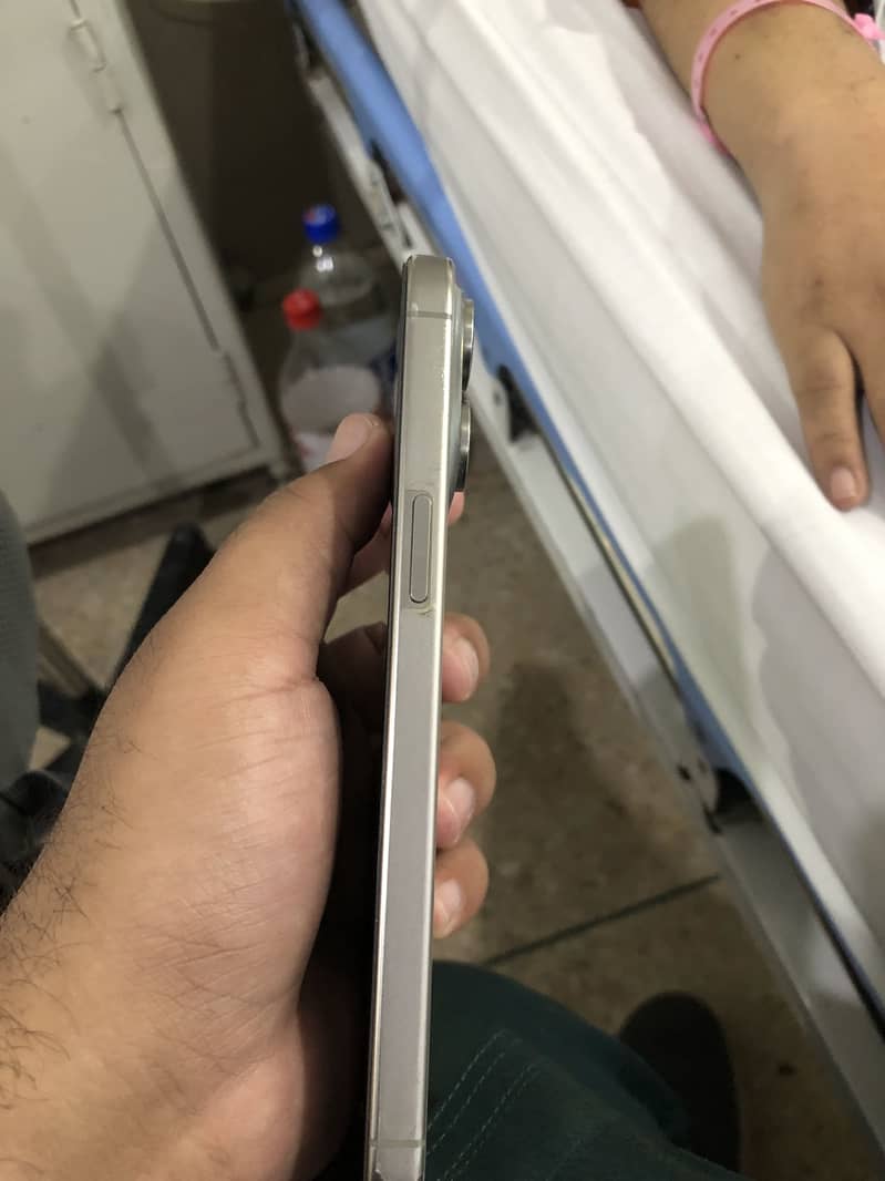 Apple iPhone 15 Pro Max 5