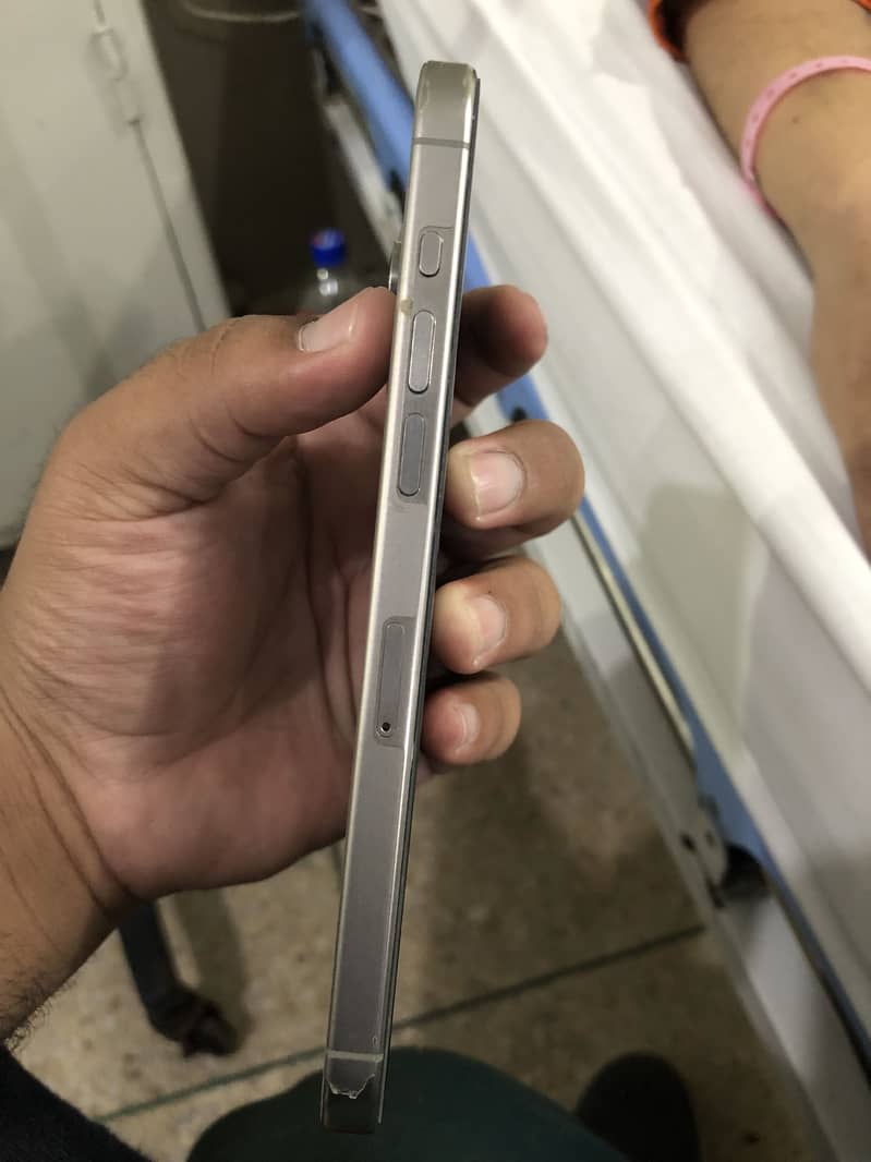 Apple iPhone 15 Pro Max 6