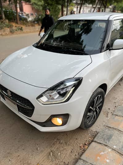 Suzuki Swift 2022 GLX CVT Pori original paint pe hai
