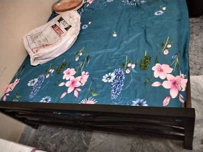 queen size bed with metress