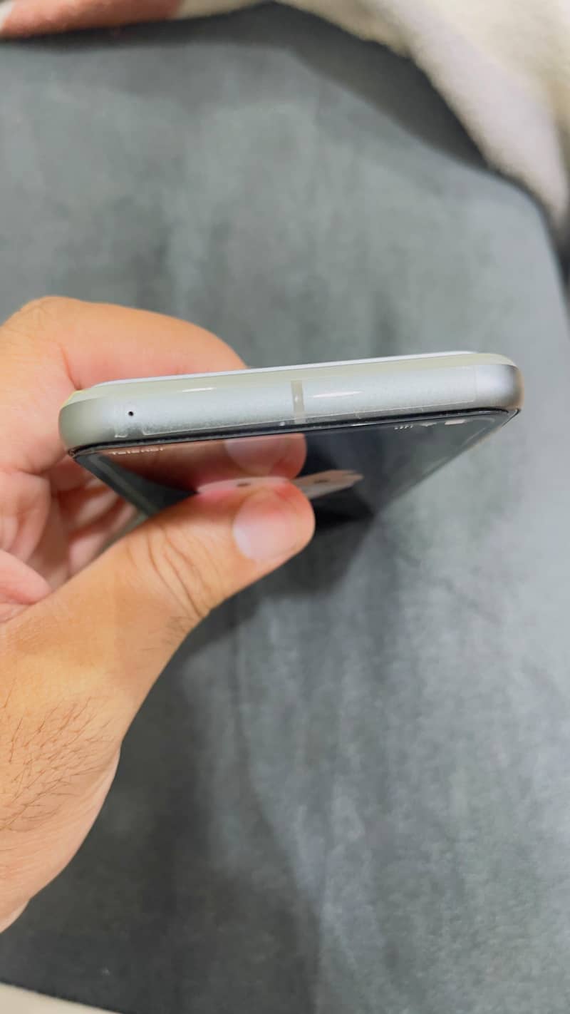Google Pixel 8 6