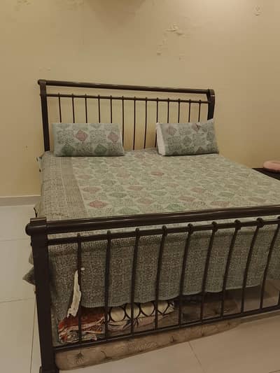 IKEA STYLE KING SIZE IRON BED