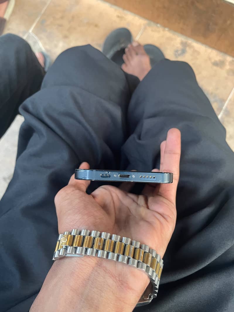 Apple iPhone 13 4