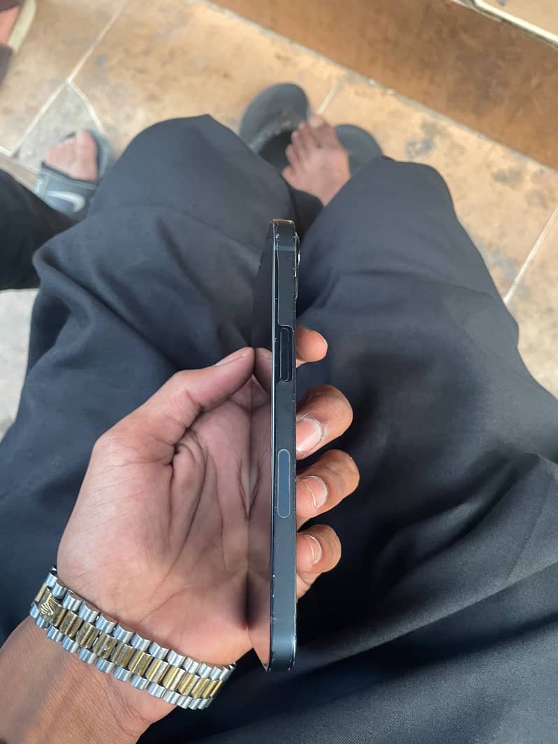 Apple iPhone 13 6