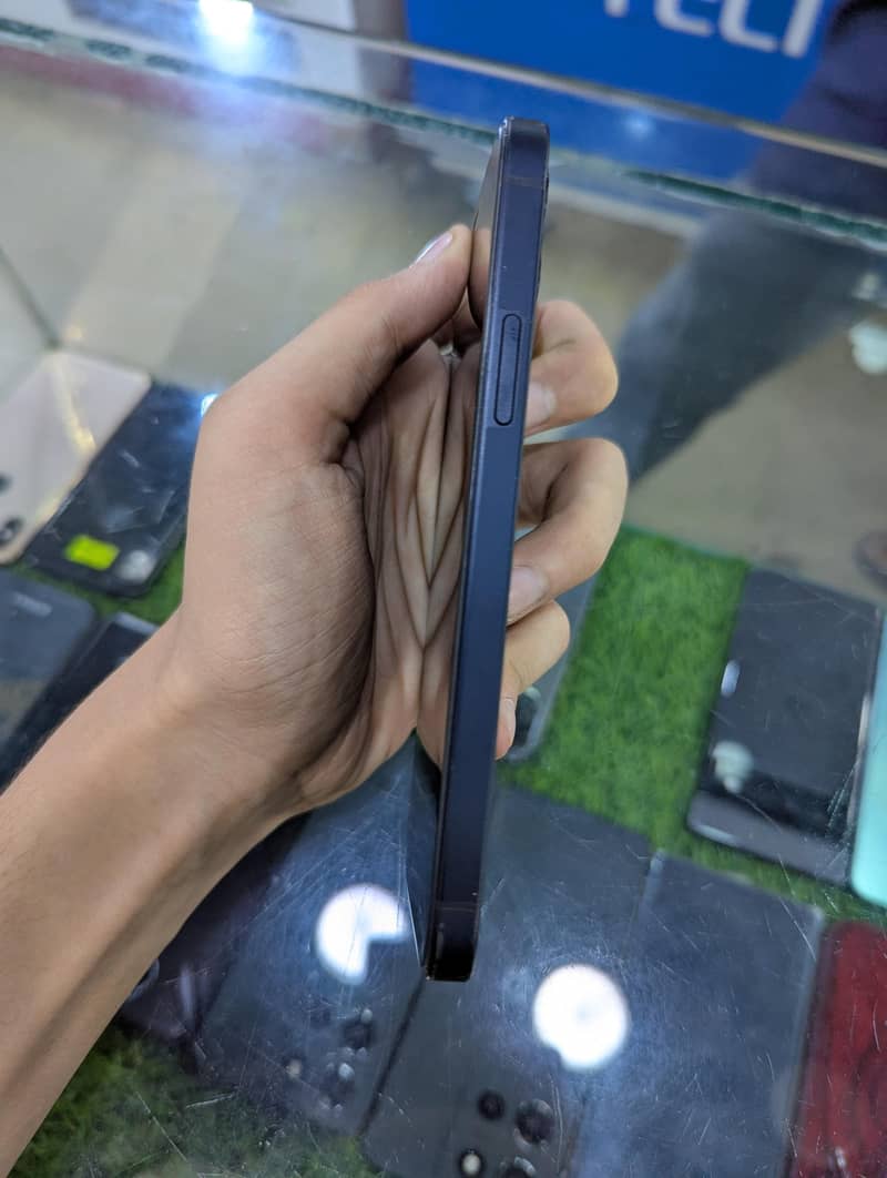 Apple iPhone 12 1