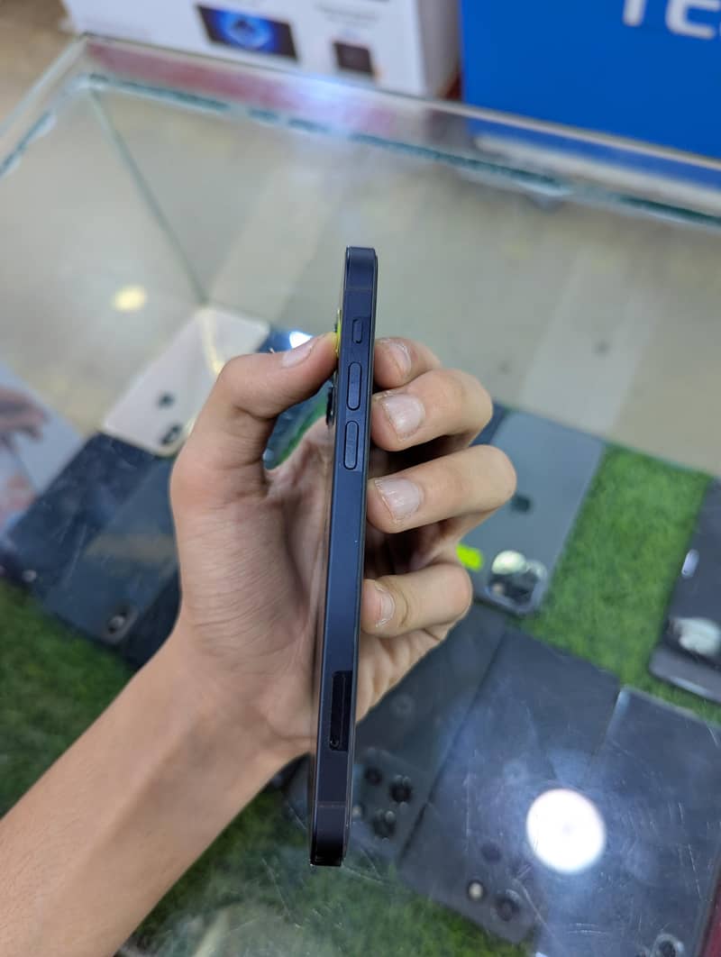 Apple iPhone 12 3
