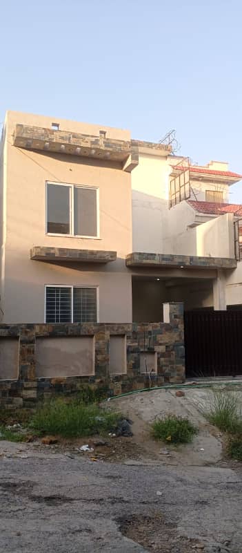 Brand New 10 Marla 5 bedroom phase 4 gulriaz gas not available Rawalpindi